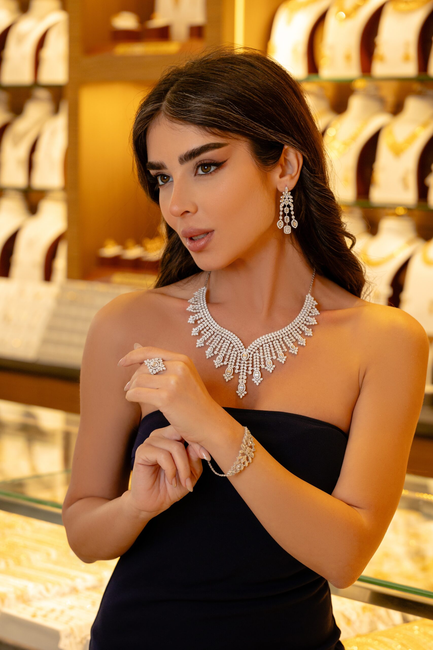 Shop Gold Jewelry Online: A Convenient Way to Find Elegant and Timeless Pieces