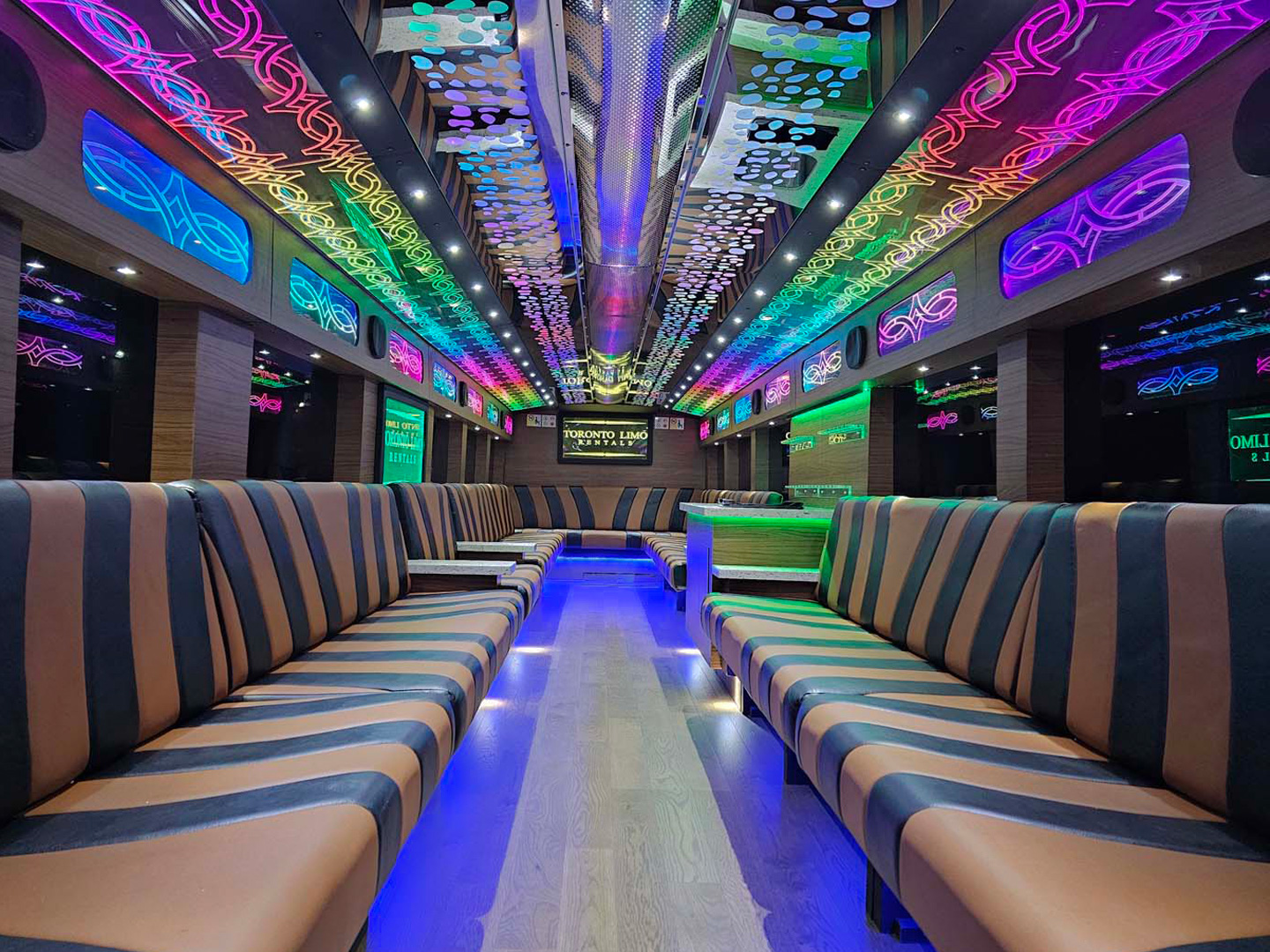 Wedding Limousine Toronto: What Every Couple Should Know Before Booking
